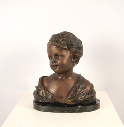 Buste représentant une petite fille. Bronze...