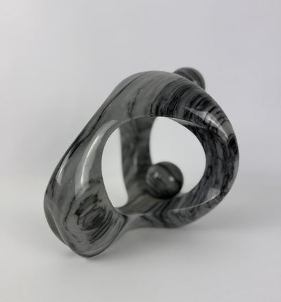 Sculpture en marbre gris turquin. XXe.
Symbolise...