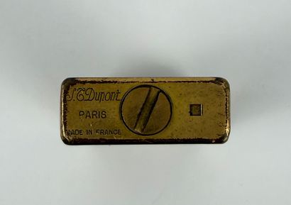 DUPONT Paris. Gold-plated lighter. Knurled.
Dimensions:...