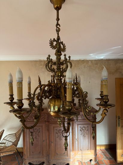 Lustre en bronze, style hollandais 17e.
Appelé...