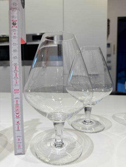 LES IMPITOYABLES. 9 verres, 2 modèles. Verres...