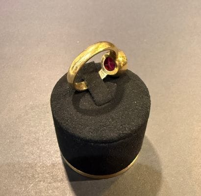 Bague en or jaune 750/°°°.
Elle est sertie...