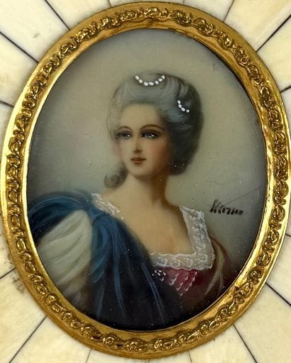 Oval miniature in a bone frame.
Dimensions:...