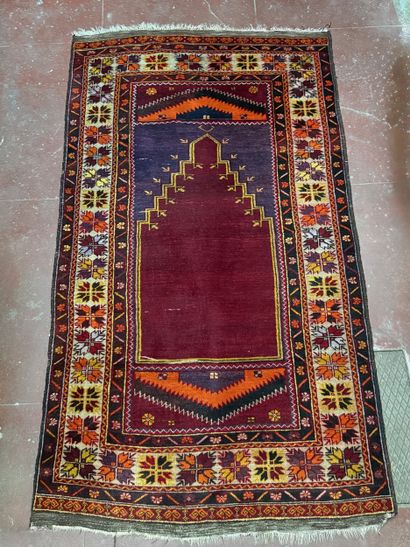 Anatolie. 
Tapis de prière Mihrab d'anatolie....