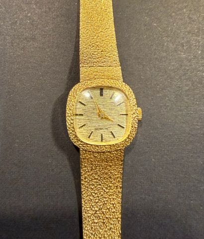 INCABLOC. Montre dame en or. 
Marque 