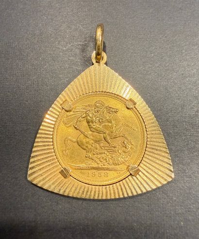 Pendentif en or jaune 750/°°°. 5,112 gr
Sertie...