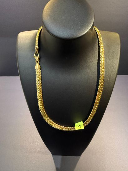 Large collier en or, maille gourmette creuse....