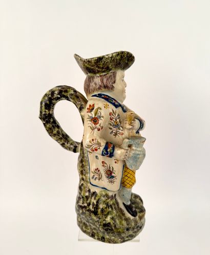 DELFT. Début XIXé. Inv 26004 / 45
Pichet...