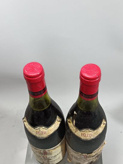 2 Bouteilles CLOS DE VOUGEOT Grand cru 1976
-...