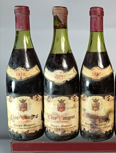 3 Bouteilles CLOS de VOUGEOT Grand cru 1972
-...