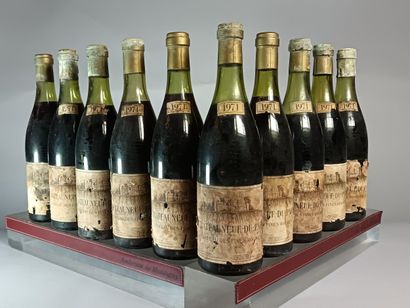 10 Bottles CHÂTEAUNEUF DU PAPE 1971
- Château...