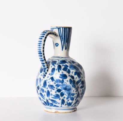 DELFT. Pichet. Inv 26016-22.
Epoque : XVIIIè
Dimension...