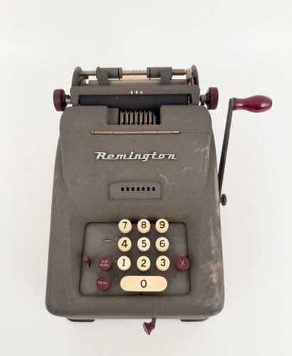 REMINGTON. Calculating Machine. In 26015...