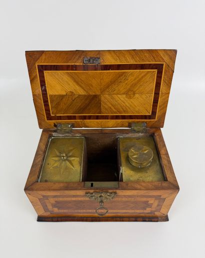 Tea box Inv: 26016-44.
Marquetry chest. 
Late...