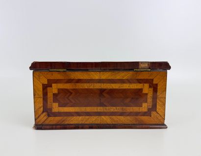Tea box Inv: 26016-44.
Marquetry chest. 
Late...
