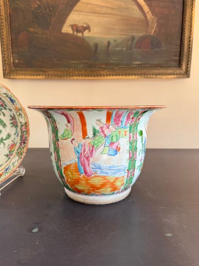 CHINE. Jardinière ou cache pot. Inv 26016-19.
Cache...