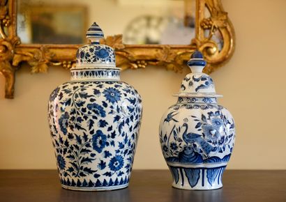 DELFT. 2 vases couverts. Inv 26016-10.
Epoque...