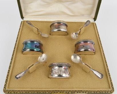 SILVER. Inv 26016-34. 4 silver salt shakers...