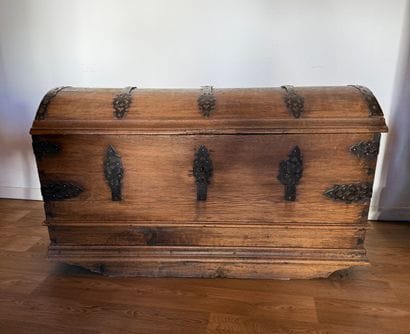 Germany. Oak chest or trunk, late 18th -...