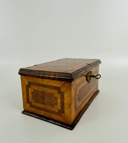 Tea box Inv: 26016-44.
Marquetry chest. 
Late...