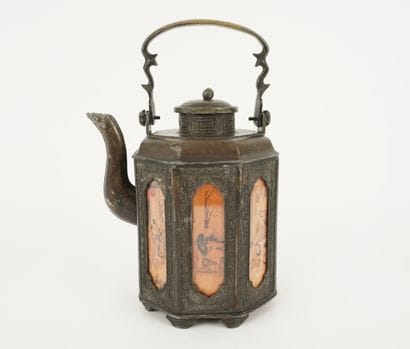JAPAN ? 20th (early). Octagonal lead teapot...