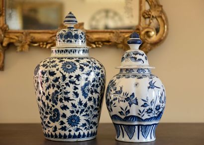 DELFT. 2 vases couverts. Inv 26016-10.
Epoque...