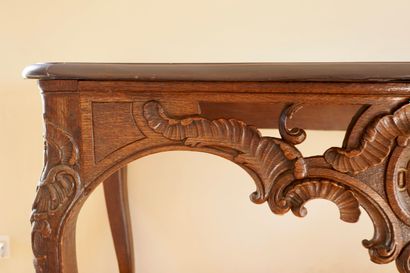 LIEGE. Inv 26016-25. Game table in carved...