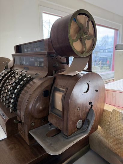 NATIONAL. Inv 5 V26007. Old cash register...
