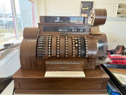 NATIONAL. Inv 5 V26007. Old cash register...