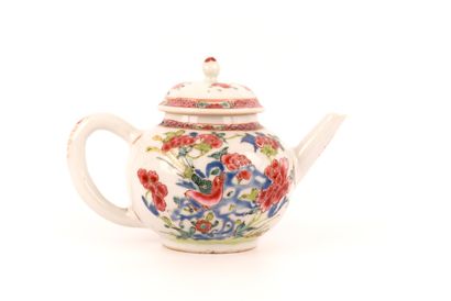 CHINE. XVIIIe. Porcelaine. Petite théière...