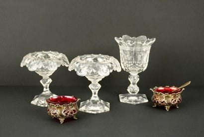 Cut crystal. Pairs of salerons and 1 moutardier....