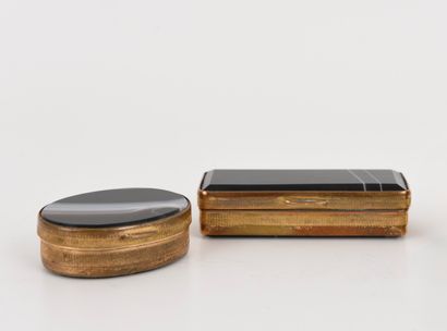 METAL DORE. Inv 26016-38.
Pill box in metal...