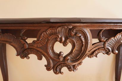 LIEGE. Inv 26016-25. Game table in carved...