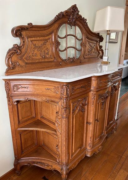 Louis XV style oak cabinet. Inv 25024-28.
Spectacular...