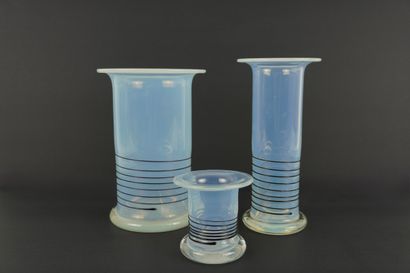 Kosta Boda - 3 vases en verre légèrement...