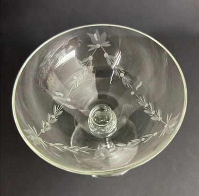 Glassware. Serving set. 10 large champagne...