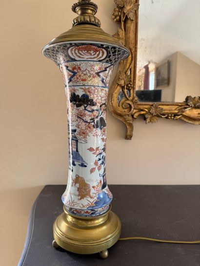 CHINE. Vase rouleau. Inv 26016-33.
Beau vase...