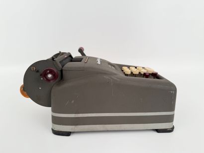 REMINGTON. Calculating Machine. In 26015...