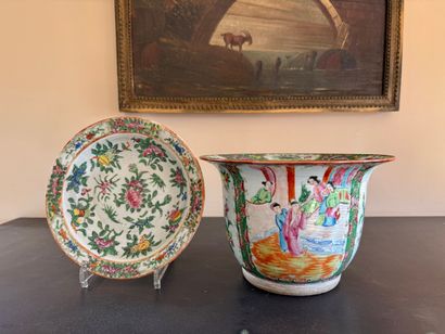 CHINE. Jardinière ou cache pot. Inv 26016-19.
Cache...