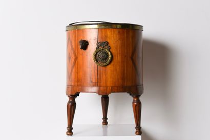 England. Inv 25016-47. Pretty triode jardinière...