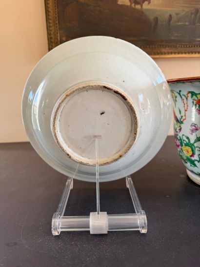 CHINE. Jardinière ou cache pot. Inv 26016-19.
Cache...