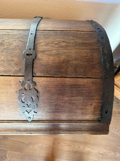 Germany. Oak chest or trunk, late 18th -...