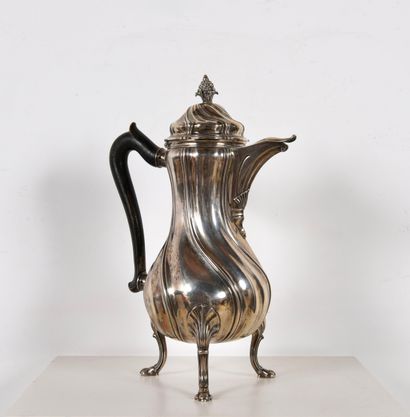 ARGENT. Cafetière tripode. N°inv:26021.
Cafetière...