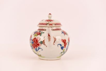 CHINE. XVIIIe. Porcelaine. Petite théière...