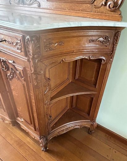 Meuble en chêne de style Louis XV. Inv 25024-28.
Spectaculaire...