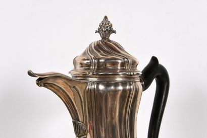 ARGENT. Cafetière tripode. N°inv:26021.
Cafetière...