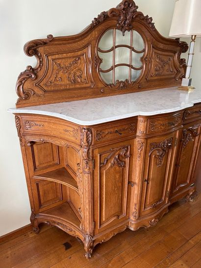 Meuble en chêne de style Louis XV. Inv 25024-28.
Spectaculaire...