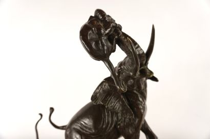 G. DARIS. Sculpture en bronze sur un socle...