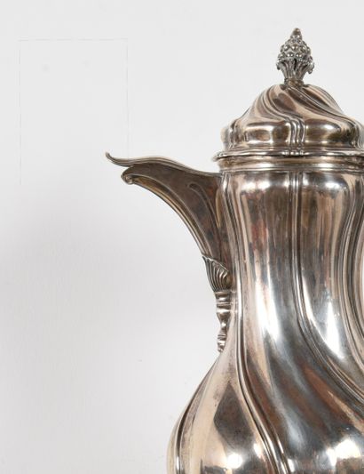 ARGENT. Cafetière tripode. N°inv:26021.
Cafetière...
