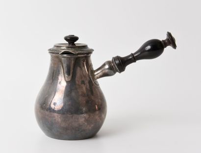 ARGENT. Petite verseuse en argent. Inv 26016-2
Restaurations...
